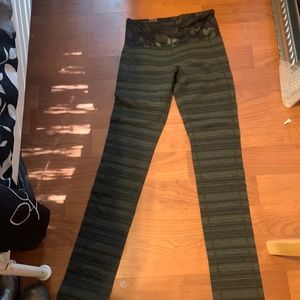 Euc Lululemon leggings in fun pattern.